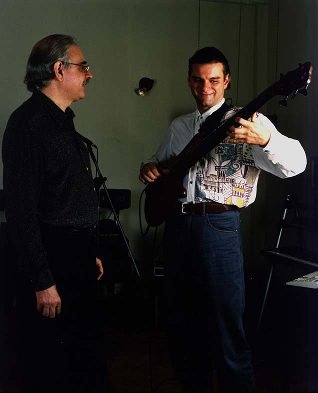 Augusto e Cid Campos gravando o CD Poesia  Risco (1994) - foto Julio Prieto